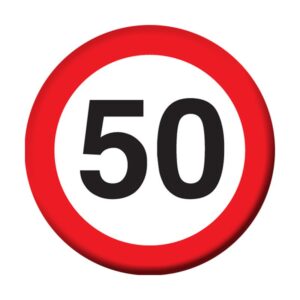 mk30441-1631776519407.jpg 50-es Sebességkorlátozó Szülinapi Számos Kitűző - 5,5 cm